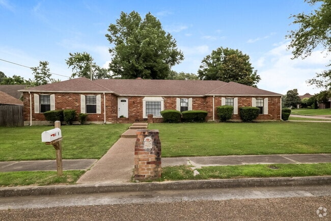 Building Photo - 4558 Pinegate Dr