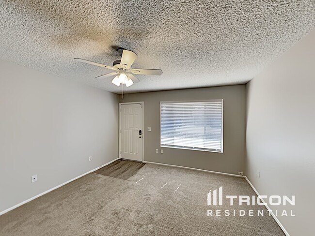 Foto del edificio - 828 N Pine Ct