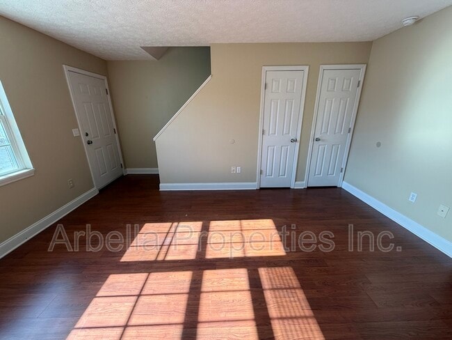 Building Photo - 133 Walker St