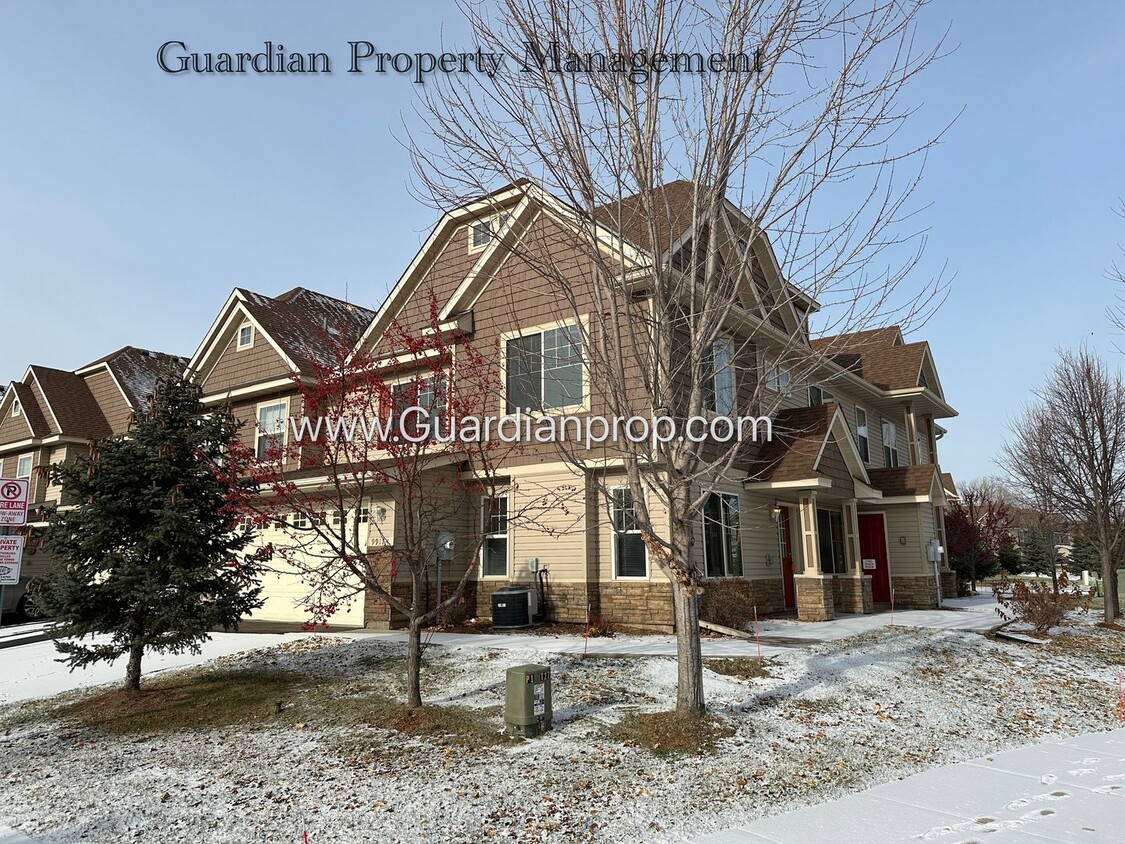 Primary Photo - North Brooklyn Park Corner Town Home, Dedi...