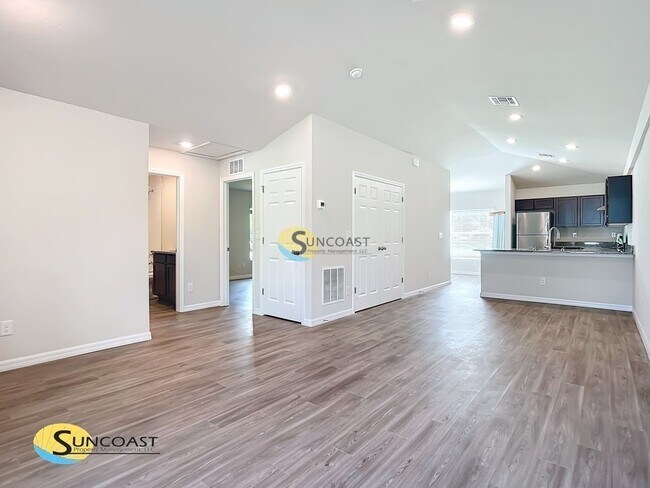 Foto del edificio - 17230 Belmont Ave