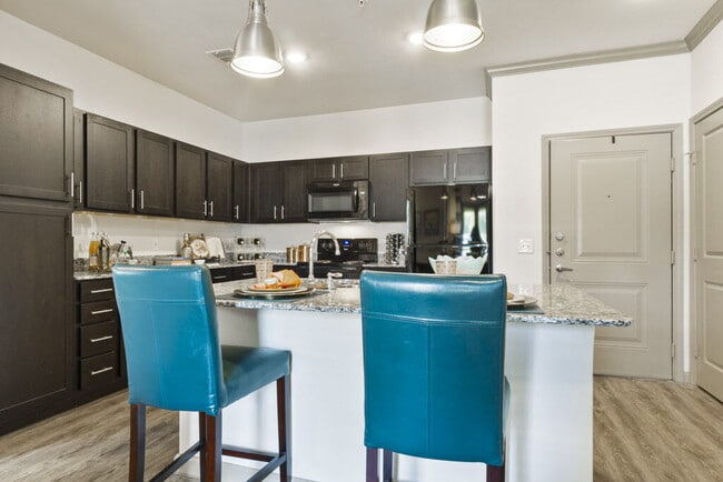 Building Photo - Spyglass Of Ennis