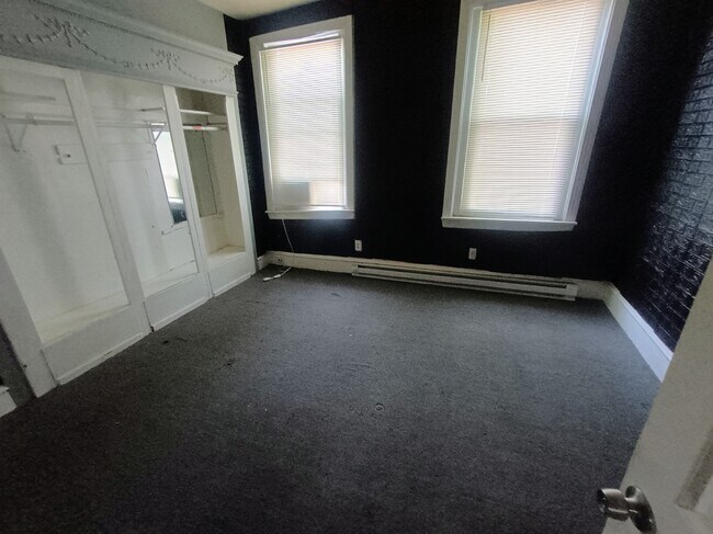 Dormitorio delantero - 2338 W Hagert St