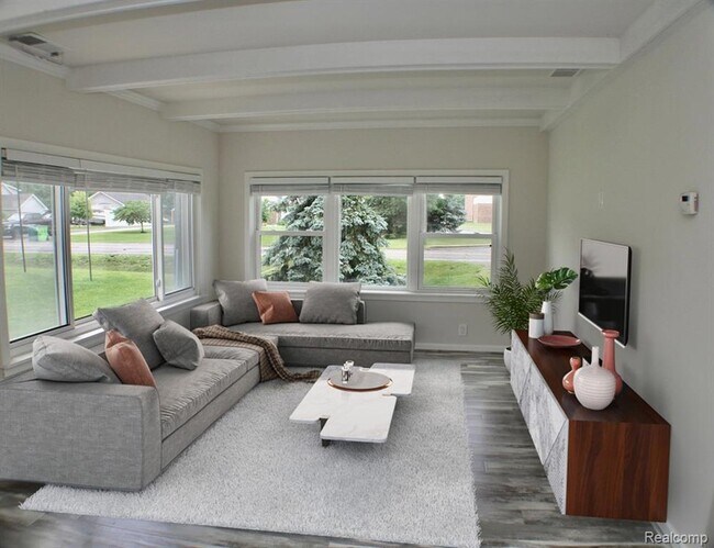Foto del edificio - 48677 Sugarbush Rd