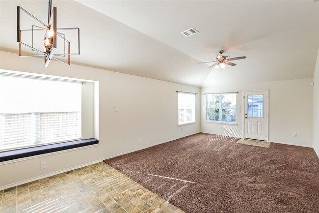 Foto del edificio - 15011 Mause Creek Dr