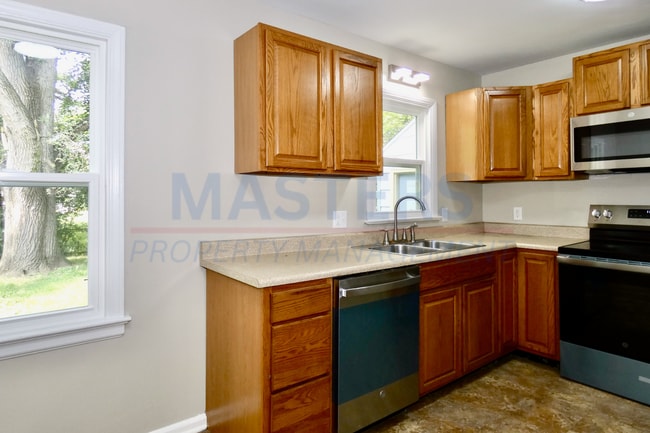 Building Photo - 3453 St Bernard Dr