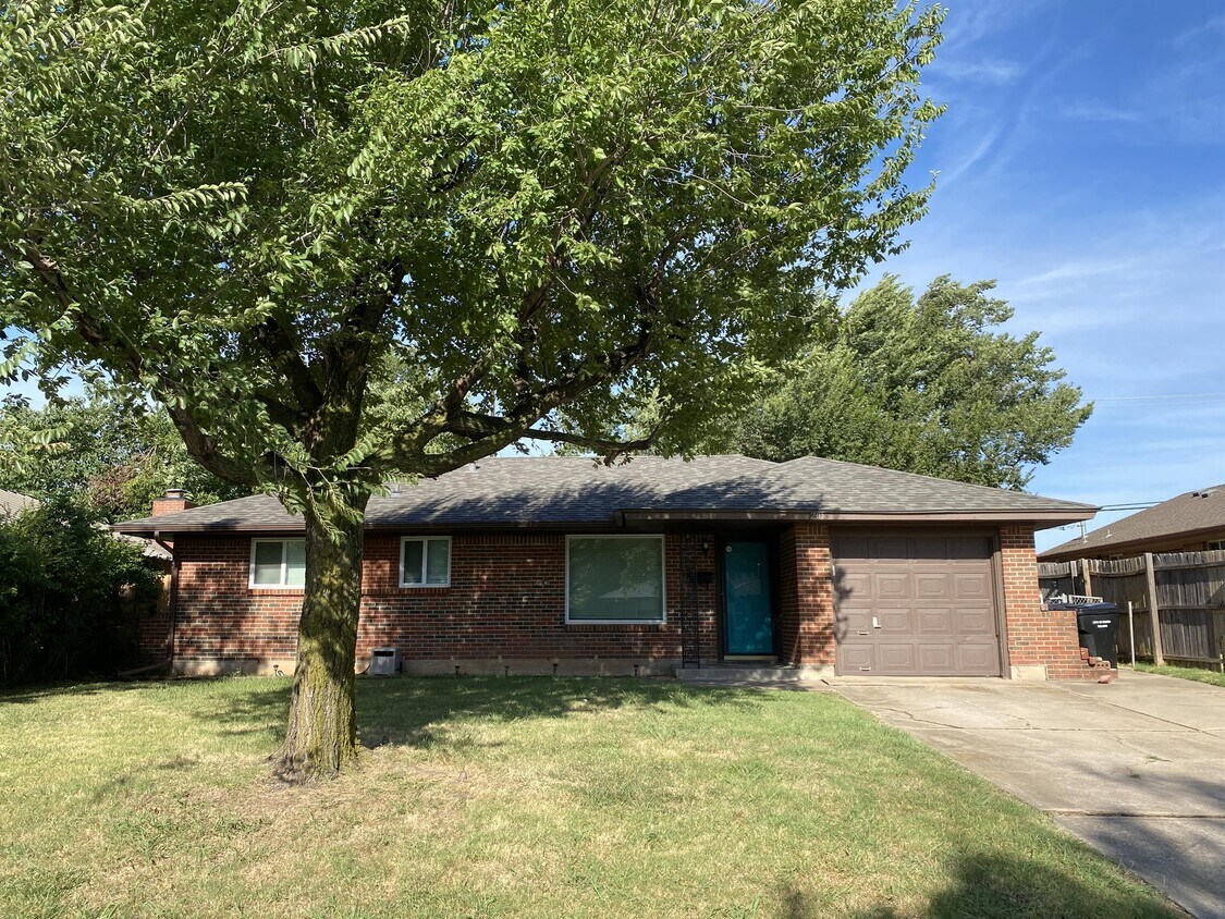 Foto principal - 205 S Bristow Ave