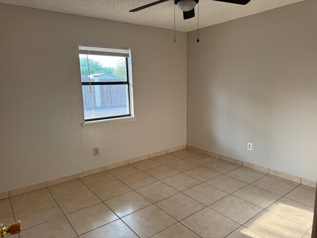 Foto del edificio - 1821 Norma Ln