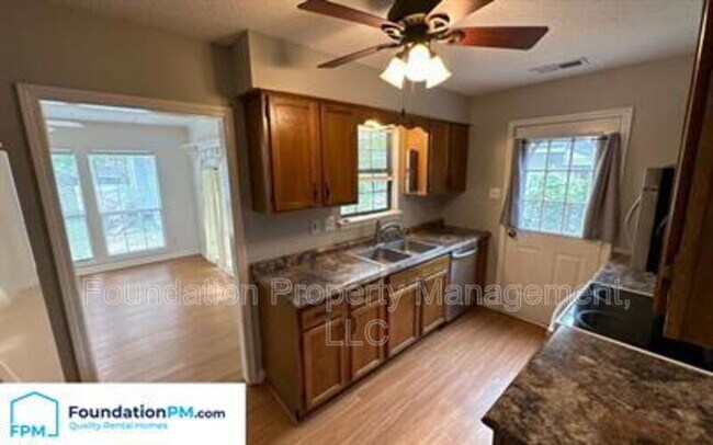 Building Photo - 3801 Bowen Ave
