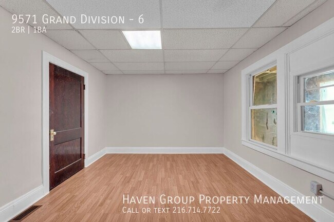 Foto del edificio - 9571 Grand Division Ave
