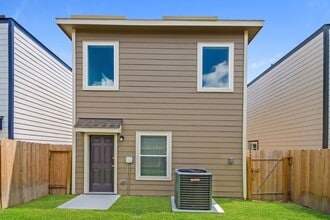 Building Photo - 15333 Estrella Rd E