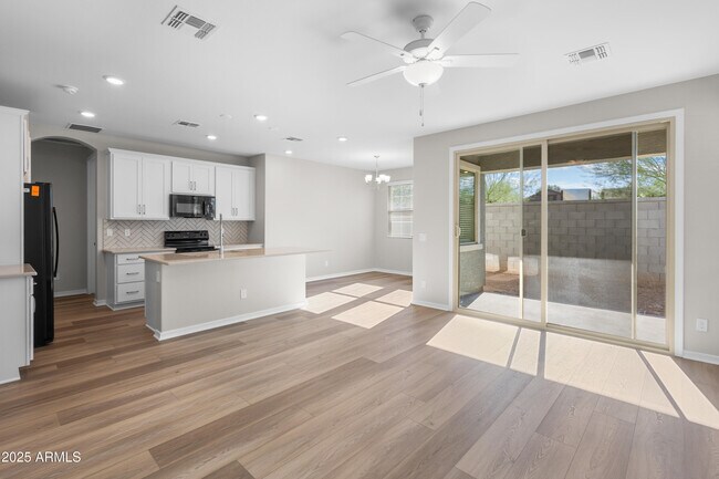 Foto del edificio - 24094 N 162nd Ln