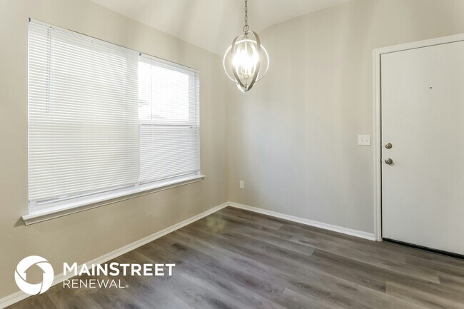 Foto del edificio - 4317 Windgate W Rd