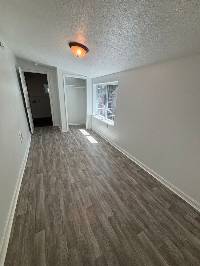 Foto del edificio - 3 Bedroom house in Southeast Springfield