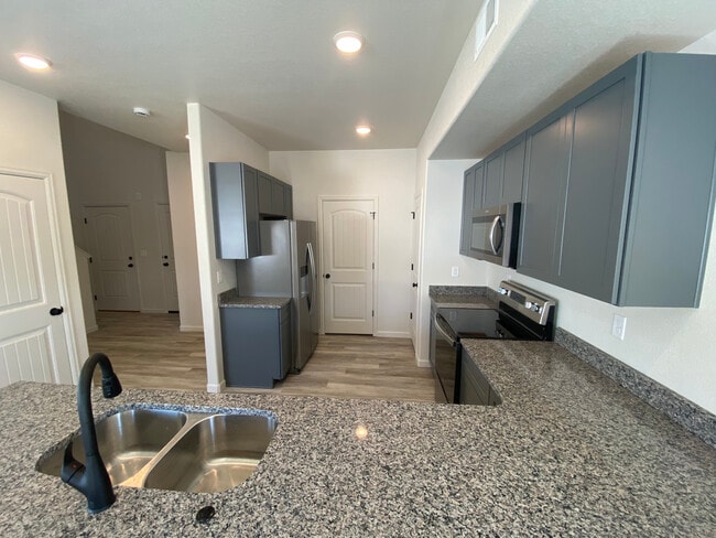 Kitchen - 1506 Alyssaelaine Dr