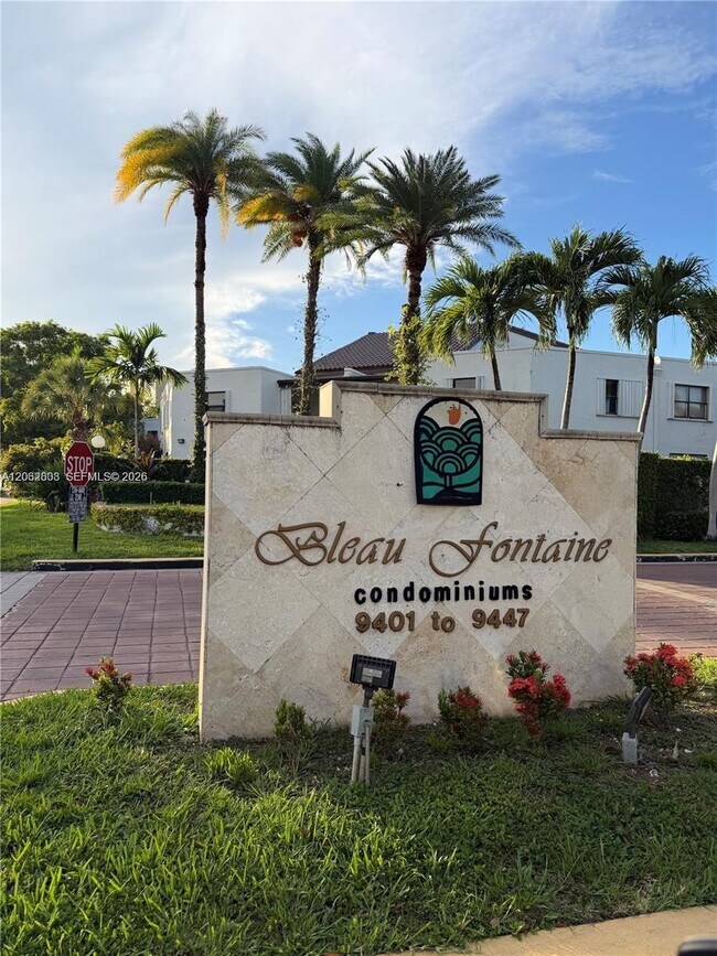 Building Photo - 9417 Fontainebleau Blvd