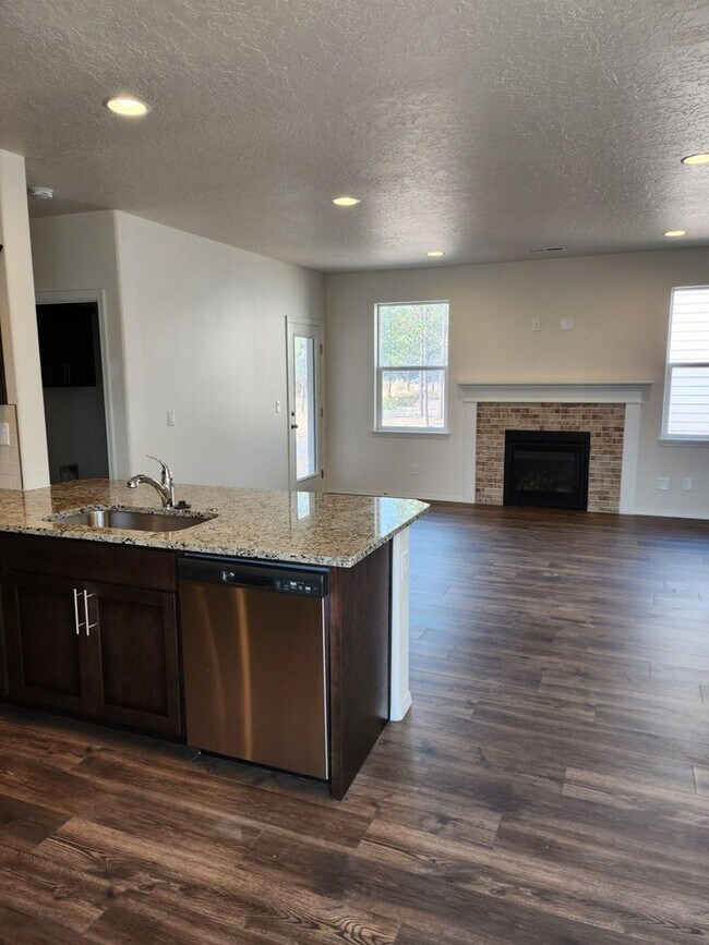 16625 Landing Ct., La Pine OR 97739 BRAN... House Rental in La Pine