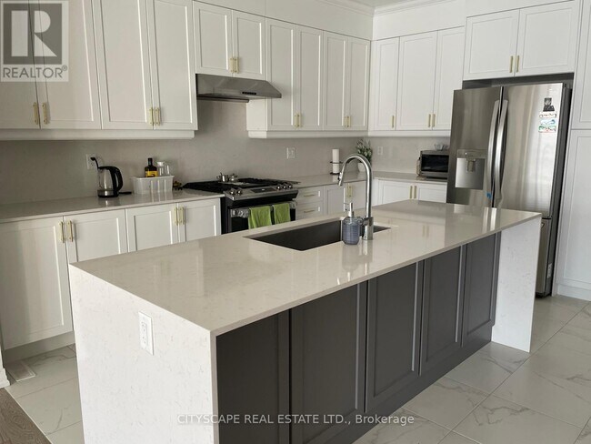 Photo du bâtiment - 8 Marvin Ave