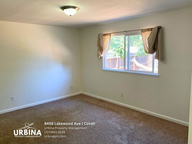 Foto del edificio - Spacious 4 Bedroom Home in Cotati Near SMART Train - Cosigners Welcome!