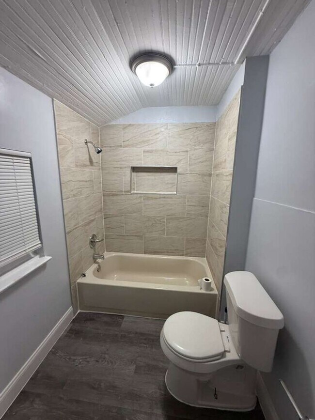 Foto del edificio - Fully Renovated 2/1-Single Family,  Available for Immediate Rent!