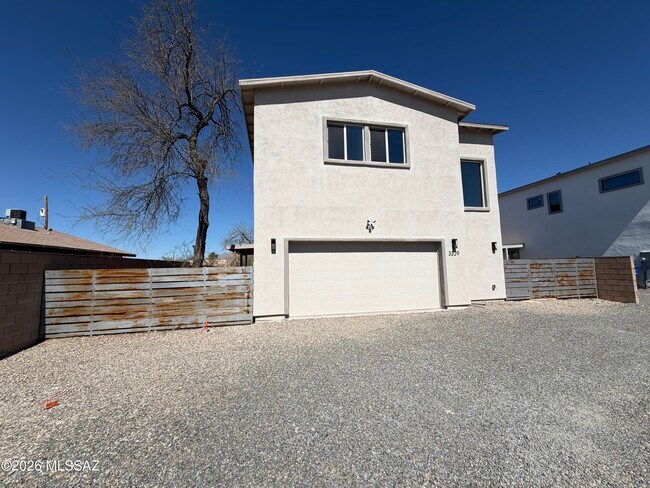 Foto del edificio - 3329 E Glenn St