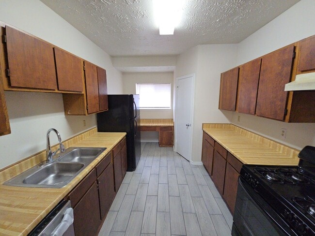 Building Photo - 3930 Mohlerbruk Dr