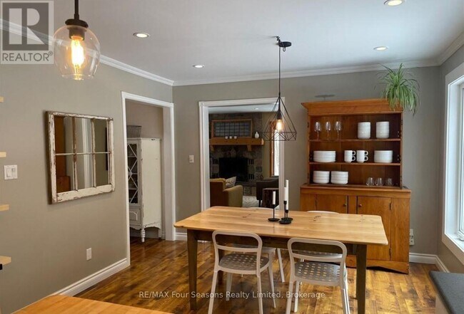 Building Photo - 516666 7 Line