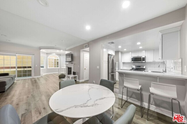 Foto del edificio - 4301 Fulton Ave