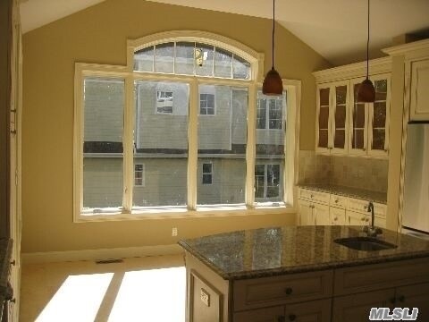 Foto del edificio - 91 Baker Hill Rd