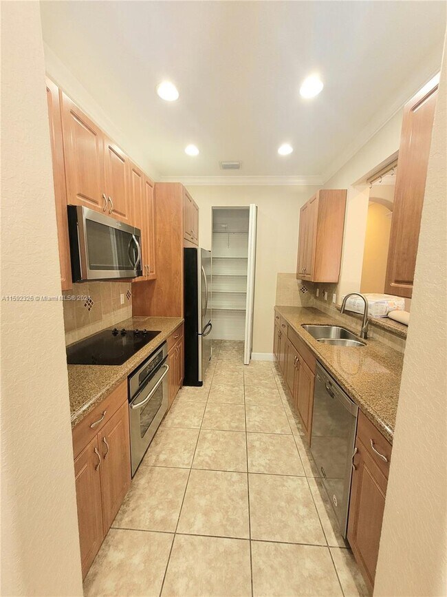 Building Photo - 8707 Buckskin Manor