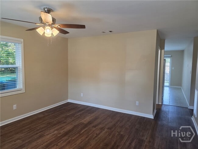 Building Photo - 312 W 5th St