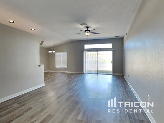Building Photo - 945 Ridge Haven Drive Brandon FL