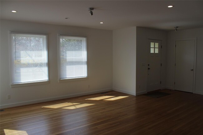 Building Photo - 127 Belleview Ave