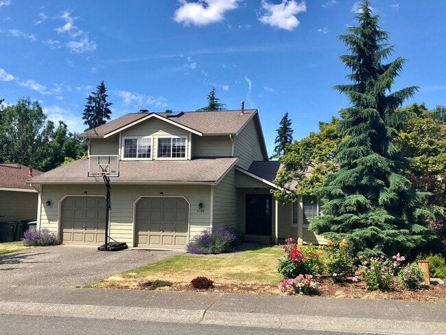 Building Photo - Quaint home in the heart of Kenmore