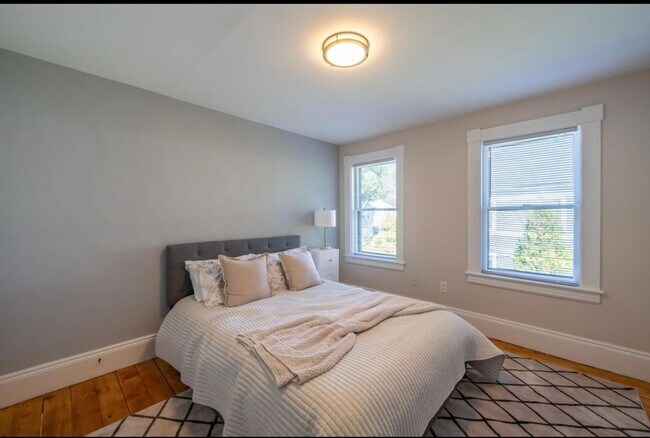 Foto del edificio - 4 Bedroom Townhome in Concord