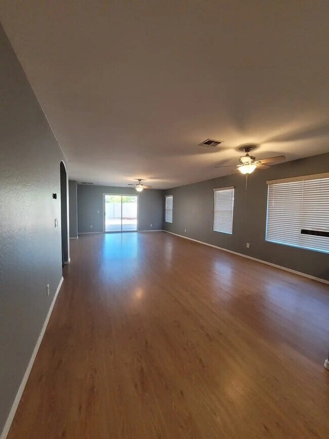 Foto del edificio - 15450 W Mercer Ln