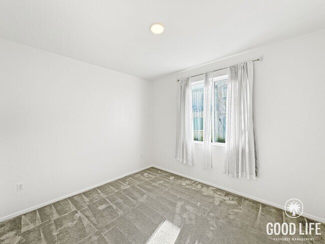 Foto del edificio - Luxury 3-Level 4BR Home | 1,696 Sq Ft | New Build San Diego Living