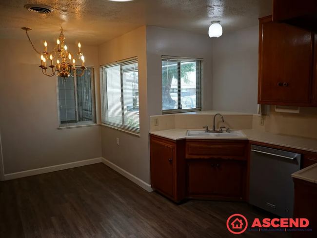 Building Photo - Cozy 3 Bedroom Home Located in Delano!