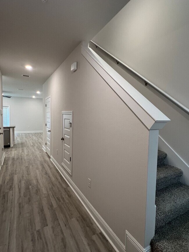 Foto del edificio - Cozy Townhome Living
