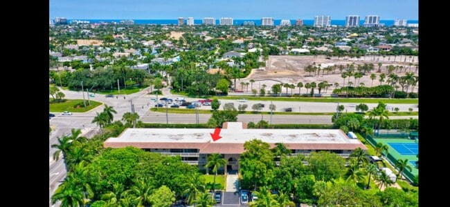 Building Photo - 100 Royal Palm Way