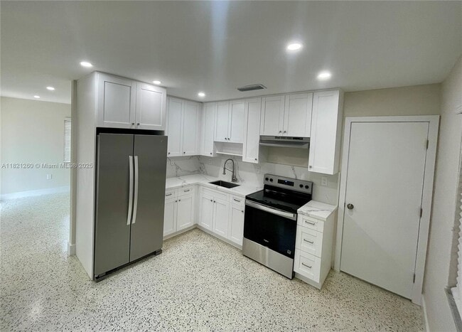 Building Photo - 1129 SW 11th Ave