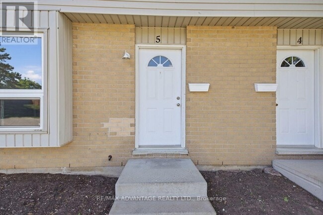Building Photo - 577 Third St