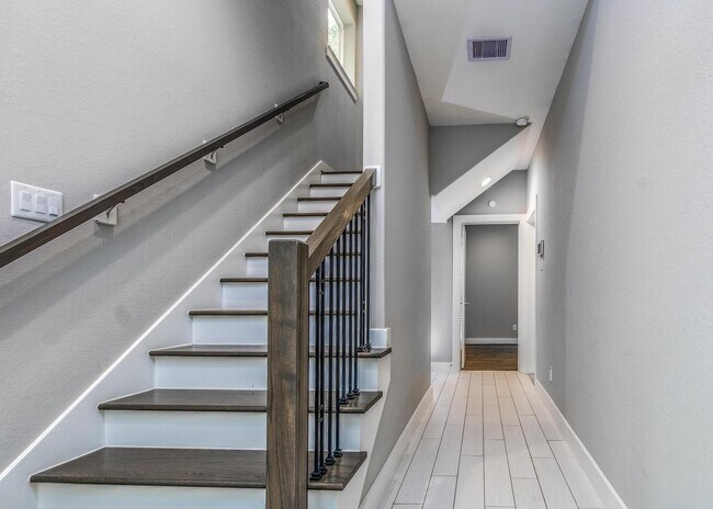 Foto del edificio - 8409 Hempstead Rd