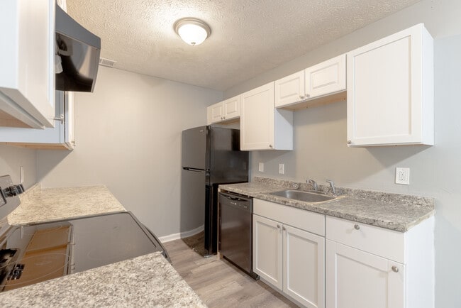 Building Photo - Pine Ridge Apartments