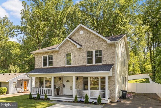 Building Photo - 3925 Ashwood Pl