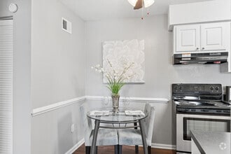 Hereford 1BR, 1BA - 550SF - Dining Room - Duke Manor- Students save up to 10%!