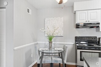 Hereford 1BR, 1BA - 550SF - Dining Room - Duke Manor- Students save up to 10%!