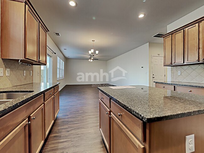 Building Photo - 656 Silver Moss Dr