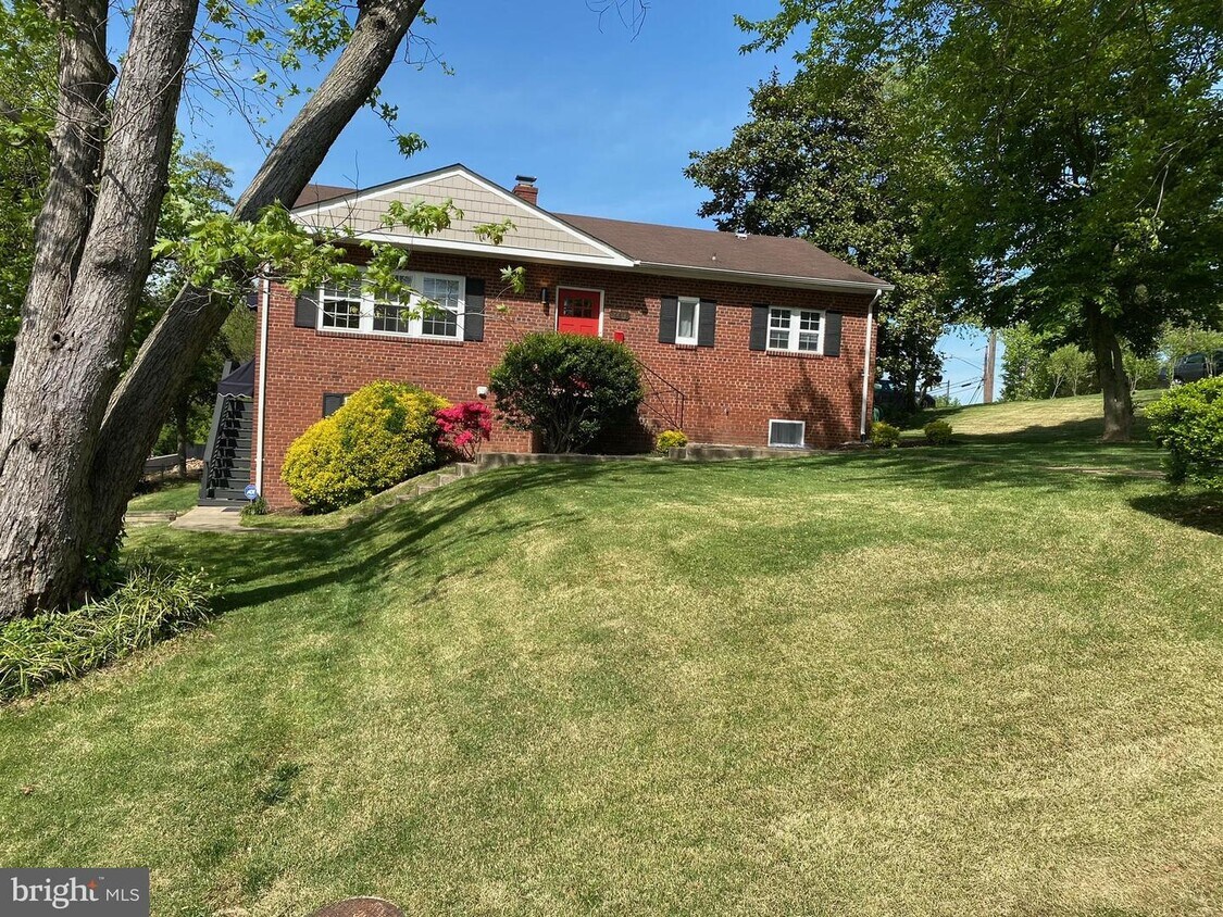 2814 James Dr, Alexandria, VA 22303 House Rental in Alexandria, VA