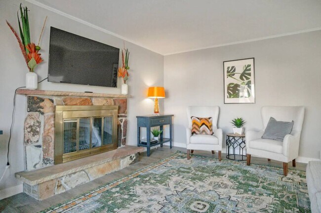 Building Photo - 4 Bed/2 Bath home in Sandy